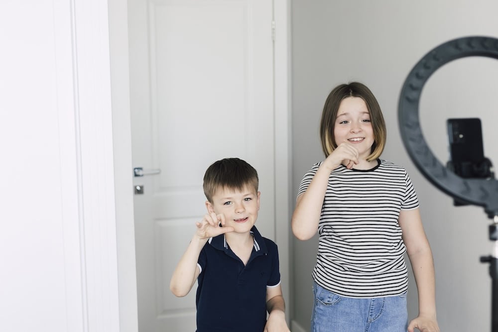 Gutt og jente filmer for sosiale medier